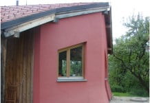 Do hiše iz ilovice z lastnim delom